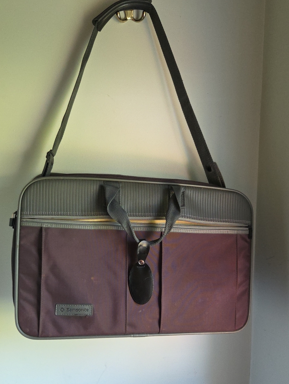 Samsonite Men's Maroon and Gray Vintage Carry On